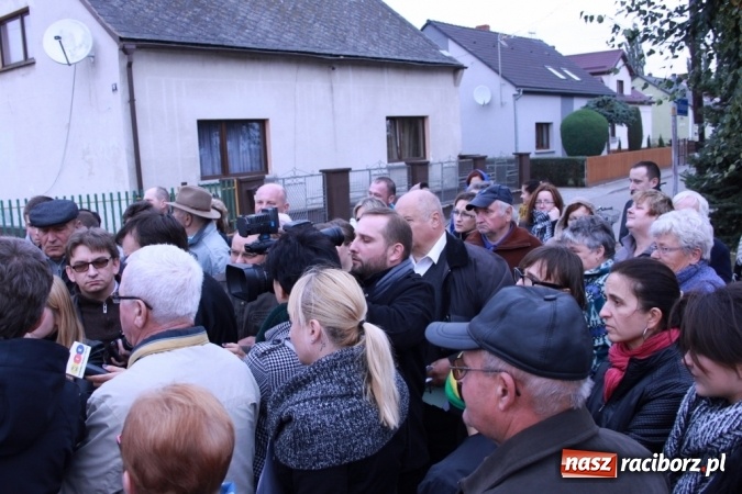 Zdjęcie w galerii na portalu naszraciborz.pl: Don Kichot potrzebny od zaraz! Do walki z wiatrakami stanęli mieszkańcy Wojnowic wiadomości z regionu