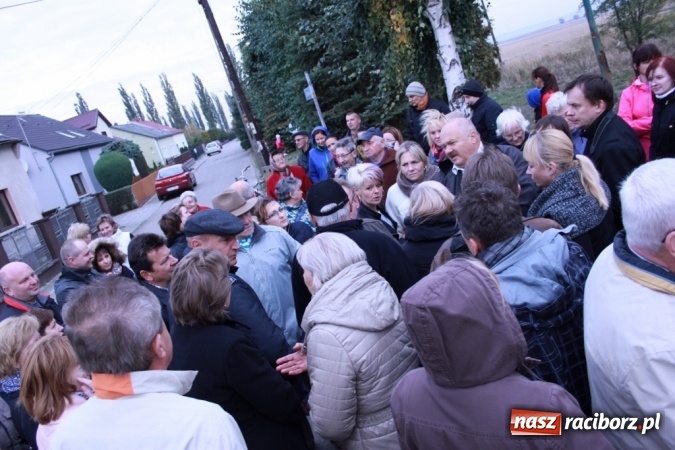 Zdjęcie w galerii na portalu naszraciborz.pl: Don Kichot potrzebny od zaraz! Do walki z wiatrakami stanęli mieszkańcy Wojnowic wiadomości z regionu