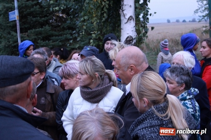 Zdjęcie w galerii na portalu naszraciborz.pl: Don Kichot potrzebny od zaraz! Do walki z wiatrakami stanęli mieszkańcy Wojnowic wiadomości z regionu