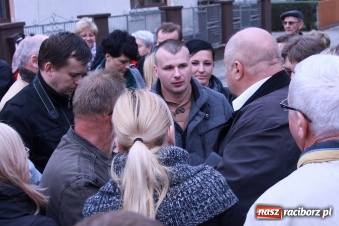 Zdjęcie w galerii na portalu naszraciborz.pl: Don Kichot potrzebny od zaraz! Do walki z wiatrakami stanęli mieszkańcy Wojnowic wiadomości z regionu