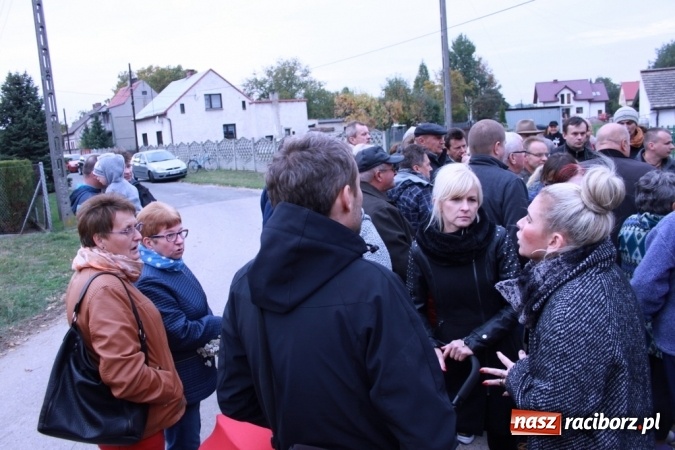 Zdjęcie w galerii na portalu naszraciborz.pl: Don Kichot potrzebny od zaraz! Do walki z wiatrakami stanęli mieszkańcy Wojnowic wiadomości z regionu