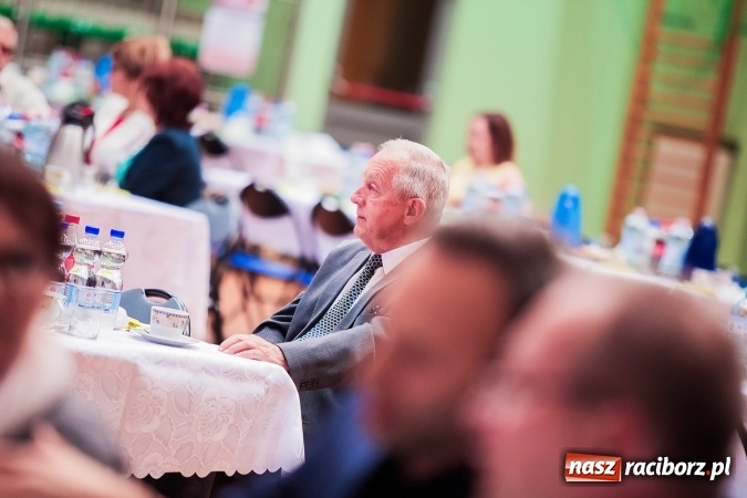 Zdjęcie w galerii na portalu naszraciborz.pl: Poloneza czas zacząć. Bal absolwentów I LO w Arenie Rafako wiadomości z regionu