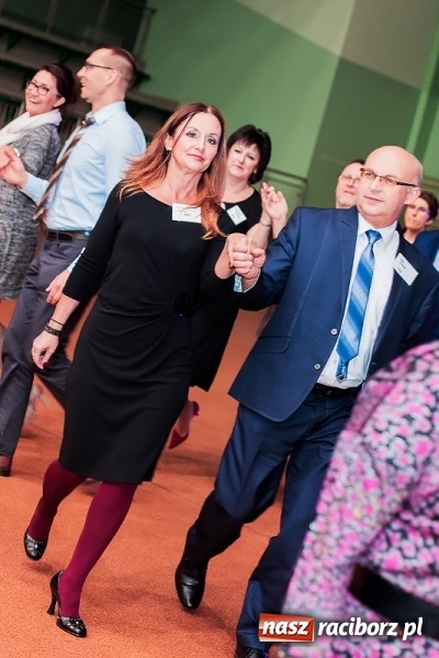 Zdjęcie w galerii na portalu naszraciborz.pl: Poloneza czas zacząć. Bal absolwentów I LO w Arenie Rafako wiadomości z regionu