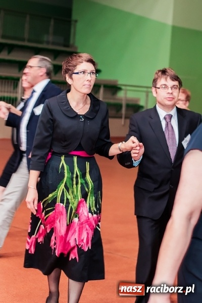 Zdjęcie w galerii na portalu naszraciborz.pl: Poloneza czas zacząć. Bal absolwentów I LO w Arenie Rafako wiadomości z regionu