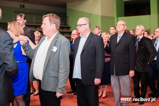 Zdjęcie w galerii na portalu naszraciborz.pl: Poloneza czas zacząć. Bal absolwentów I LO w Arenie Rafako wiadomości z regionu