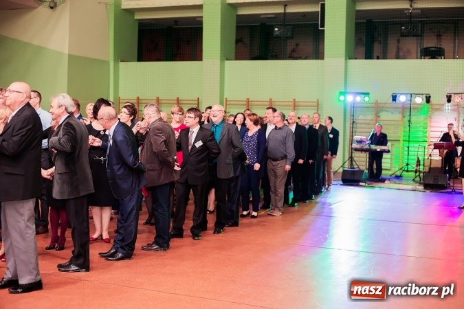 Zdjęcie w galerii na portalu naszraciborz.pl: Poloneza czas zacząć. Bal absolwentów I LO w Arenie Rafako wiadomości z regionu