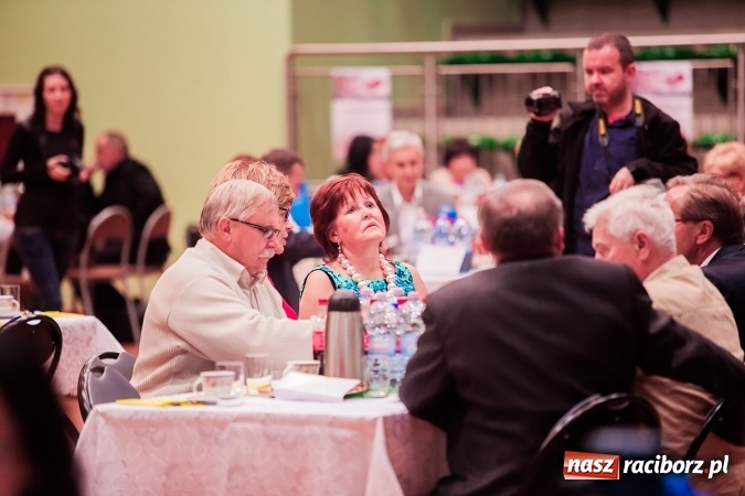 Zdjęcie w galerii na portalu naszraciborz.pl: Poloneza czas zacząć. Bal absolwentów I LO w Arenie Rafako wiadomości z regionu