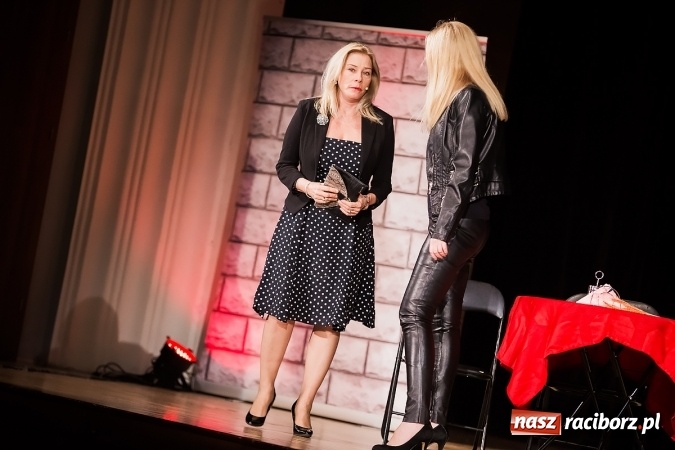 Zdjęcie w galerii na portalu naszraciborz.pl: Randka w ciemno na dwie pary bawiła w RCK wiadomości z regionu