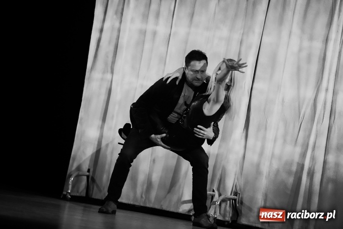 Zdjęcie w galerii na portalu naszraciborz.pl: Randka w ciemno na dwie pary bawiła w RCK wiadomości z regionu