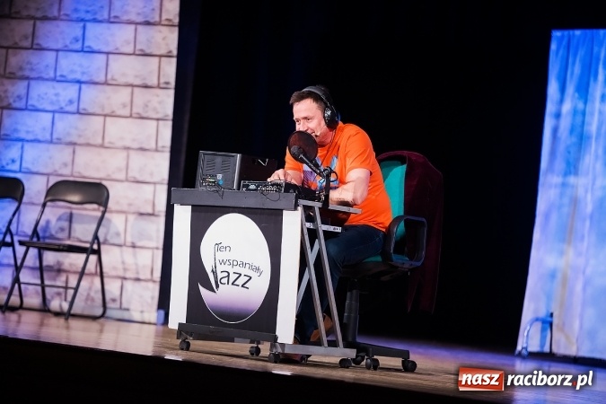 Zdjęcie w galerii na portalu naszraciborz.pl: Randka w ciemno na dwie pary bawiła w RCK wiadomości z regionu