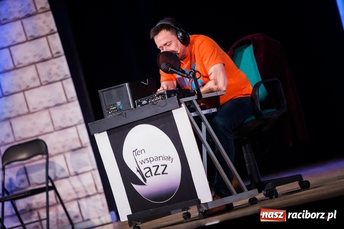 Zdjęcie w galerii na portalu naszraciborz.pl: Randka w ciemno na dwie pary bawiła w RCK wiadomości z regionu