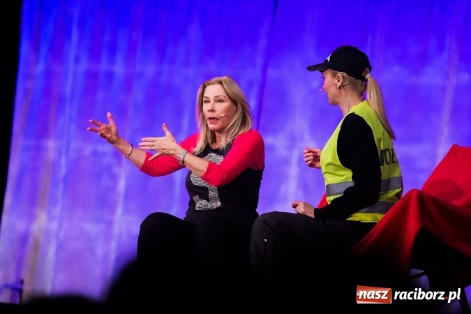 Zdjęcie w galerii na portalu naszraciborz.pl: Randka w ciemno na dwie pary bawiła w RCK wiadomości z regionu