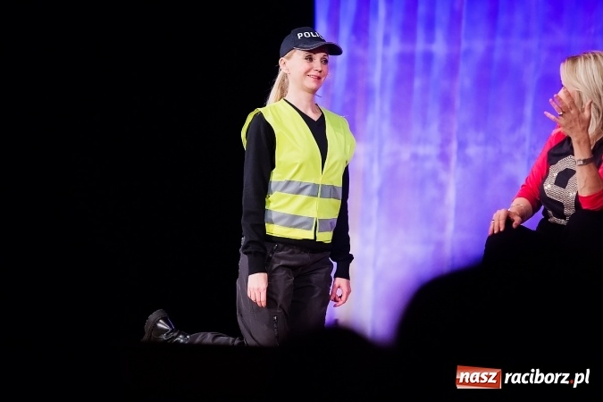 Zdjęcie w galerii na portalu naszraciborz.pl: Randka w ciemno na dwie pary bawiła w RCK wiadomości z regionu