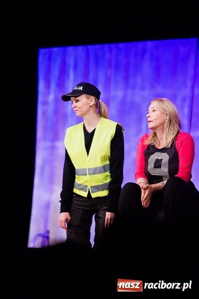 Zdjęcie w galerii na portalu naszraciborz.pl: Randka w ciemno na dwie pary bawiła w RCK wiadomości z regionu