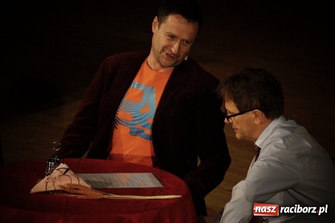 Zdjęcie w galerii na portalu naszraciborz.pl: Randka w ciemno na dwie pary bawiła w RCK wiadomości z regionu