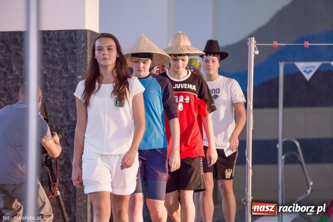 Zdjęcie w galerii na portalu naszraciborz.pl: Pływackie show w Szkole Mistrzostwa Sportowego wiadomości z regionu