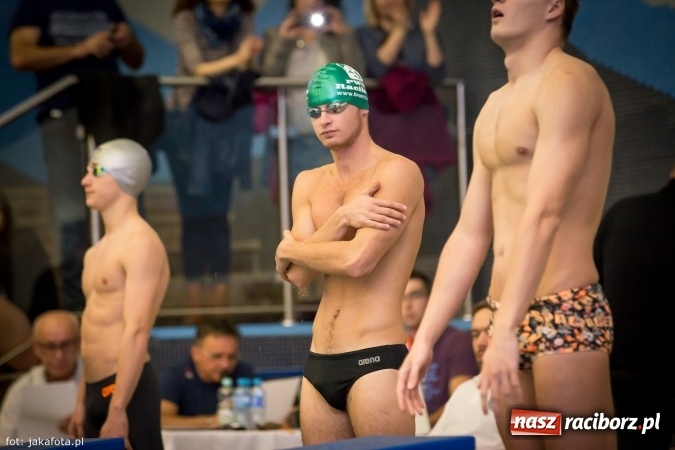 Zdjęcie w galerii na portalu naszraciborz.pl: Pływackie show w Szkole Mistrzostwa Sportowego wiadomości z regionu