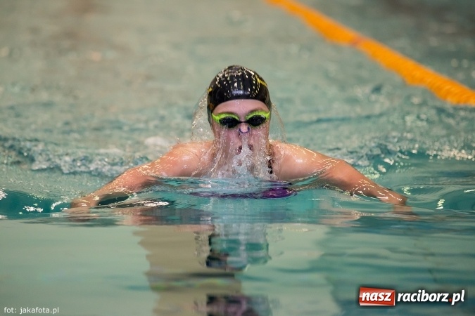 Zdjęcie w galerii na portalu naszraciborz.pl: Pływackie show w Szkole Mistrzostwa Sportowego wiadomości z regionu