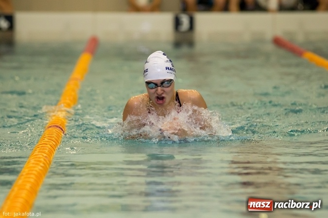 Zdjęcie w galerii na portalu naszraciborz.pl: Pływackie show w Szkole Mistrzostwa Sportowego wiadomości z regionu