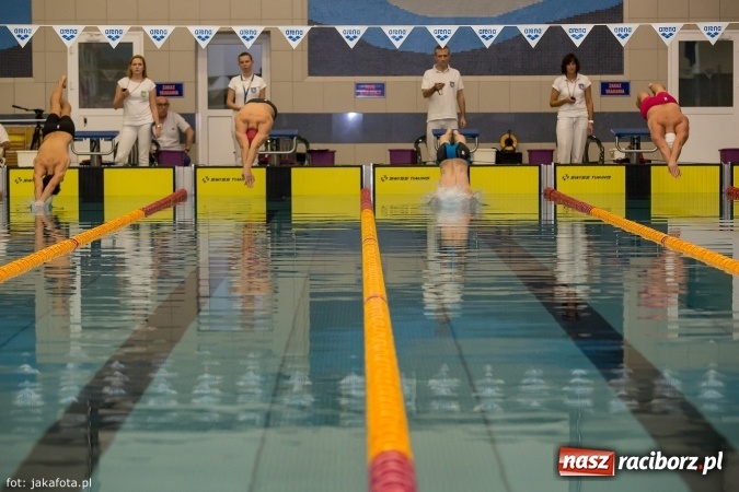 Zdjęcie w galerii na portalu naszraciborz.pl: Pływackie show w Szkole Mistrzostwa Sportowego wiadomości z regionu