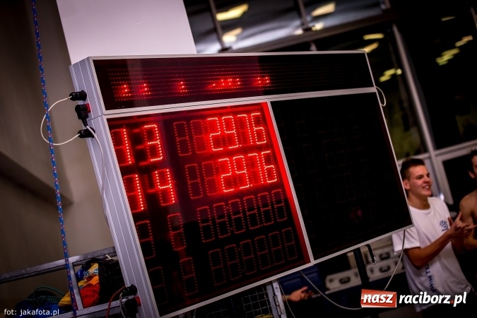 Zdjęcie w galerii na portalu naszraciborz.pl: Pływackie show w Szkole Mistrzostwa Sportowego wiadomości z regionu