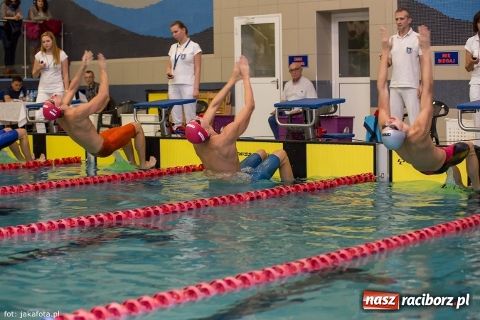 Zdjęcie w galerii na portalu naszraciborz.pl: Pływackie show w Szkole Mistrzostwa Sportowego wiadomości z regionu