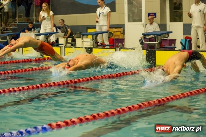 Zdjęcie w galerii na portalu naszraciborz.pl: Pływackie show w Szkole Mistrzostwa Sportowego wiadomości z regionu