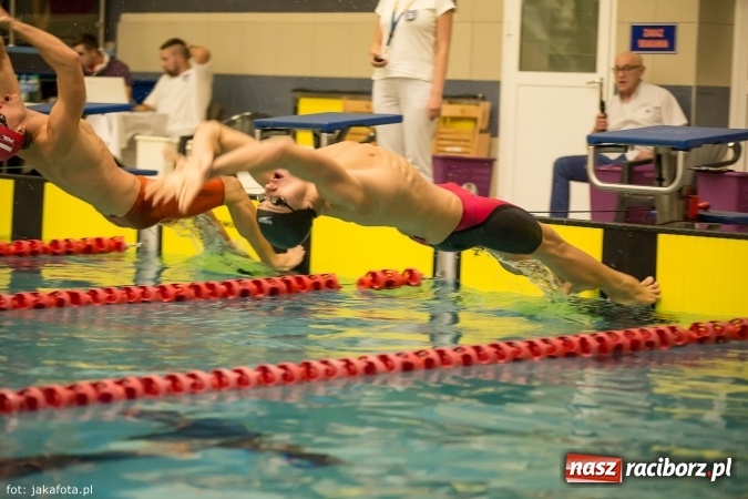 Zdjęcie w galerii na portalu naszraciborz.pl: Pływackie show w Szkole Mistrzostwa Sportowego wiadomości z regionu
