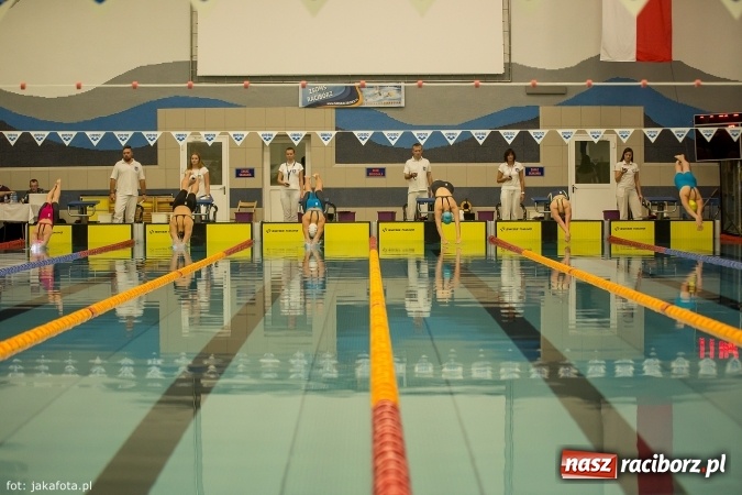 Zdjęcie w galerii na portalu naszraciborz.pl: Pływackie show w Szkole Mistrzostwa Sportowego wiadomości z regionu