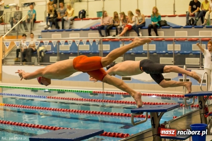 Zdjęcie w galerii na portalu naszraciborz.pl: Pływackie show w Szkole Mistrzostwa Sportowego wiadomości z regionu