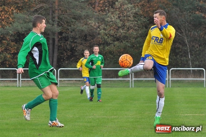 Zdjęcie w galerii na portalu naszraciborz.pl: Stal przegrała z Brzeziem przy pustych trybunach wiadomości z regionu