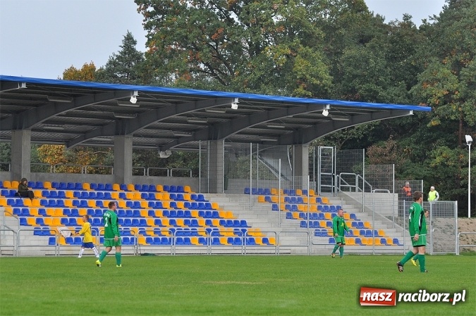 Zdjęcie w galerii na portalu naszraciborz.pl: Stal przegrała z Brzeziem przy pustych trybunach wiadomości z regionu