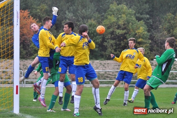Zdjęcie w galerii na portalu naszraciborz.pl: Stal przegrała z Brzeziem przy pustych trybunach wiadomości z regionu