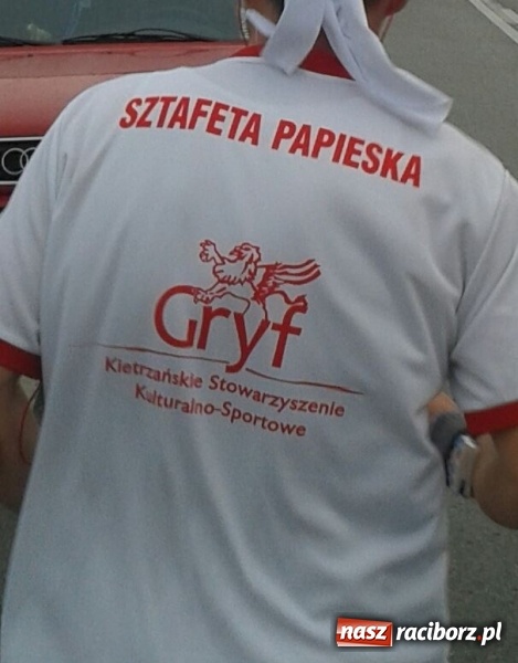 Zdjęcie w galerii na portalu naszraciborz.pl: Sztafeta Papieska z Kietrza do Krakowa odbyła się już po raz trzeci wiadomości z regionu