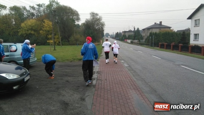 Zdjęcie w galerii na portalu naszraciborz.pl: Sztafeta Papieska z Kietrza do Krakowa odbyła się już po raz trzeci wiadomości z regionu
