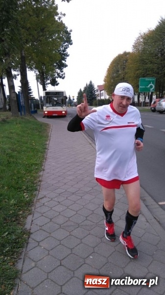 Zdjęcie w galerii na portalu naszraciborz.pl: Sztafeta Papieska z Kietrza do Krakowa odbyła się już po raz trzeci wiadomości z regionu