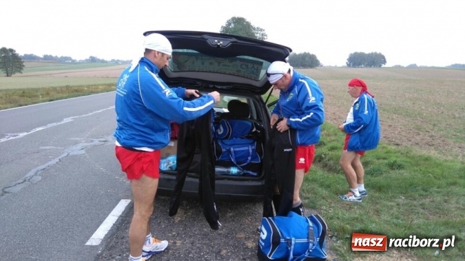 Zdjęcie w galerii na portalu naszraciborz.pl: Sztafeta Papieska z Kietrza do Krakowa odbyła się już po raz trzeci wiadomości z regionu