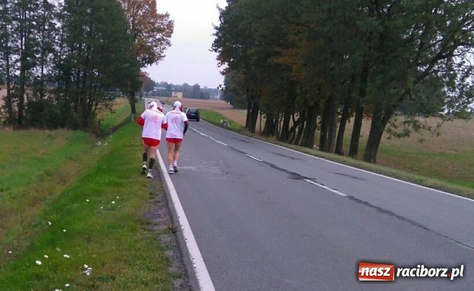 Zdjęcie w galerii na portalu naszraciborz.pl: Sztafeta Papieska z Kietrza do Krakowa odbyła się już po raz trzeci wiadomości z regionu