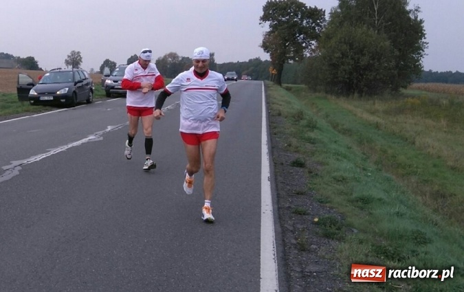 Zdjęcie w galerii na portalu naszraciborz.pl: Sztafeta Papieska z Kietrza do Krakowa odbyła się już po raz trzeci wiadomości z regionu