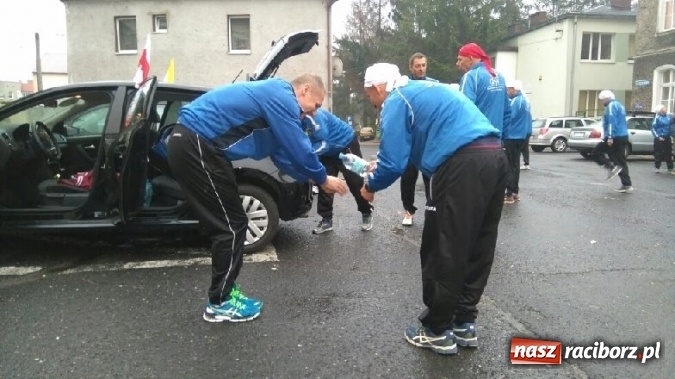 Zdjęcie w galerii na portalu naszraciborz.pl: Sztafeta Papieska z Kietrza do Krakowa odbyła się już po raz trzeci wiadomości z regionu