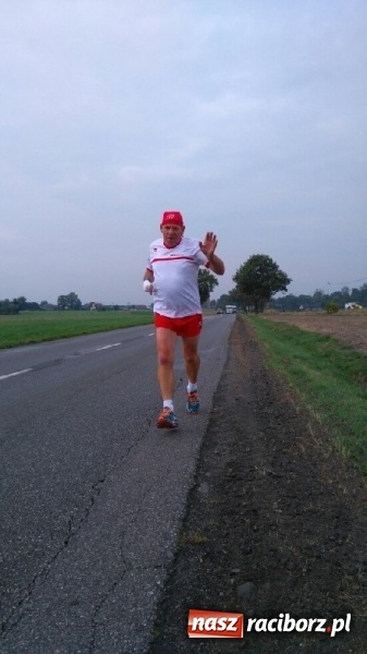 Zdjęcie w galerii na portalu naszraciborz.pl: Sztafeta Papieska z Kietrza do Krakowa odbyła się już po raz trzeci wiadomości z regionu