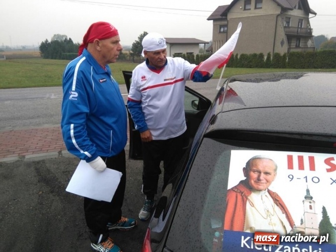 Zdjęcie w galerii na portalu naszraciborz.pl: Sztafeta Papieska z Kietrza do Krakowa odbyła się już po raz trzeci wiadomości z regionu