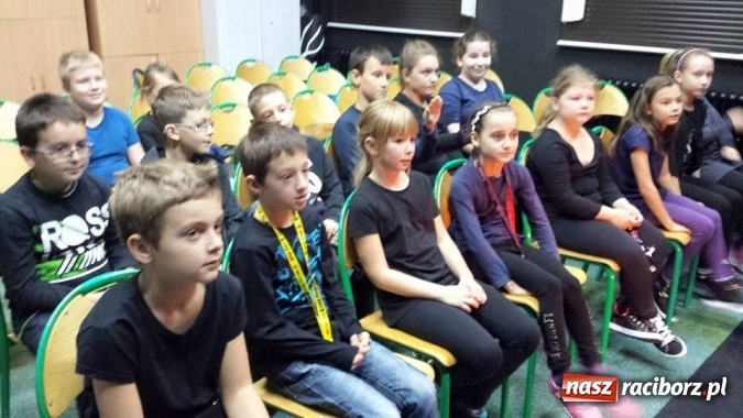 Zdjęcie w galerii na portalu naszraciborz.pl: Klasa III c z SP 15 w Czarnym Teatrze  wiadomości z regionu