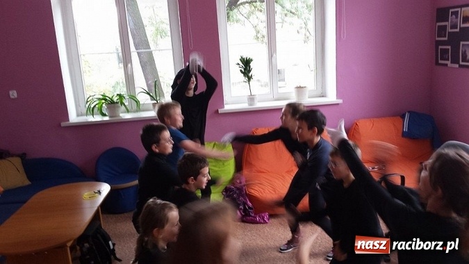 Zdjęcie w galerii na portalu naszraciborz.pl: Klasa III c z SP 15 w Czarnym Teatrze  wiadomości z regionu