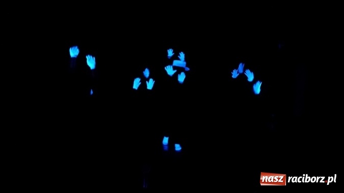 Zdjęcie w galerii na portalu naszraciborz.pl: Klasa III c z SP 15 w Czarnym Teatrze  wiadomości z regionu