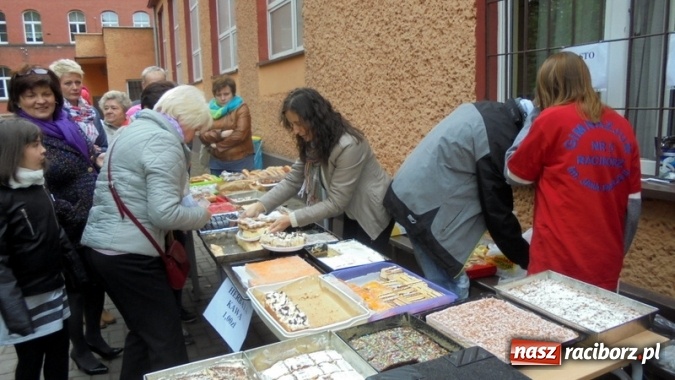 Zdjęcie w galerii na portalu naszraciborz.pl: Gimnazjum nr 5 świętowało na festynie rodzinnym wiadomości z regionu