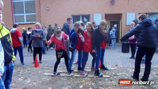 Zdjęcie w galerii na portalu naszraciborz.pl: Gimnazjum nr 5 świętowało na festynie rodzinnym wiadomości z regionu