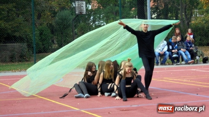 Zdjęcie w galerii na portalu naszraciborz.pl: Gimnazjum nr 5 świętowało na festynie rodzinnym wiadomości z regionu