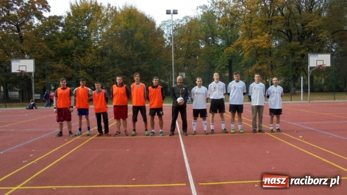 Zdjęcie w galerii na portalu naszraciborz.pl: Gimnazjum nr 5 świętowało na festynie rodzinnym wiadomości z regionu