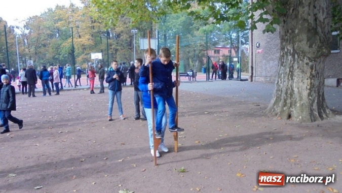 Zdjęcie w galerii na portalu naszraciborz.pl: Gimnazjum nr 5 świętowało na festynie rodzinnym wiadomości z regionu